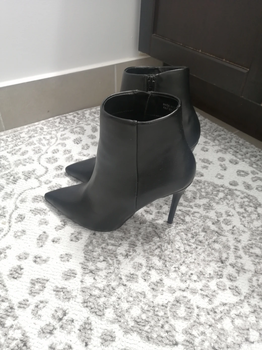 Black high heeled ankle boots image indicator(3)