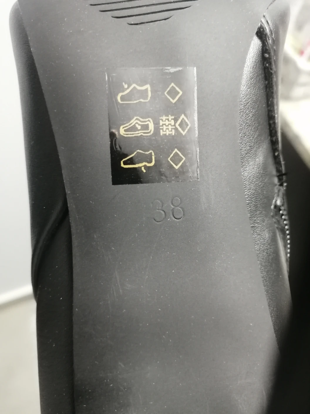 Black high heeled ankle boots image indicator(5)