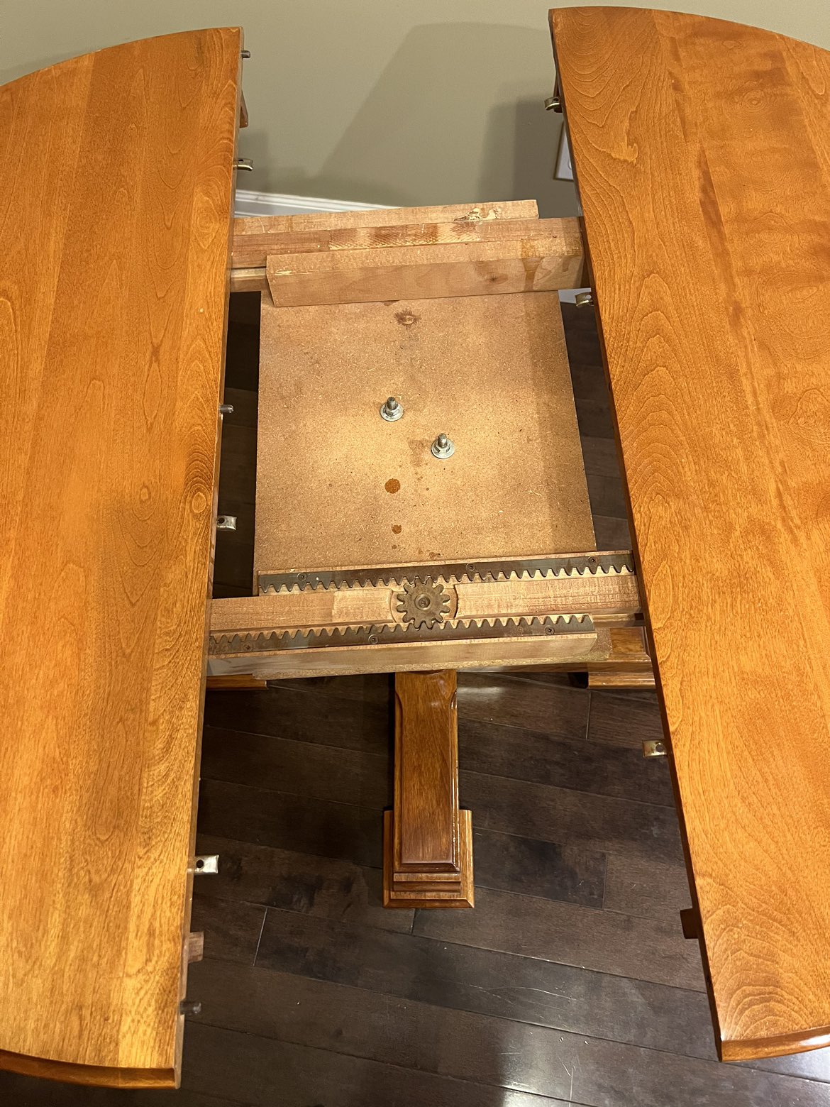Round Kitchen Table - photo 5