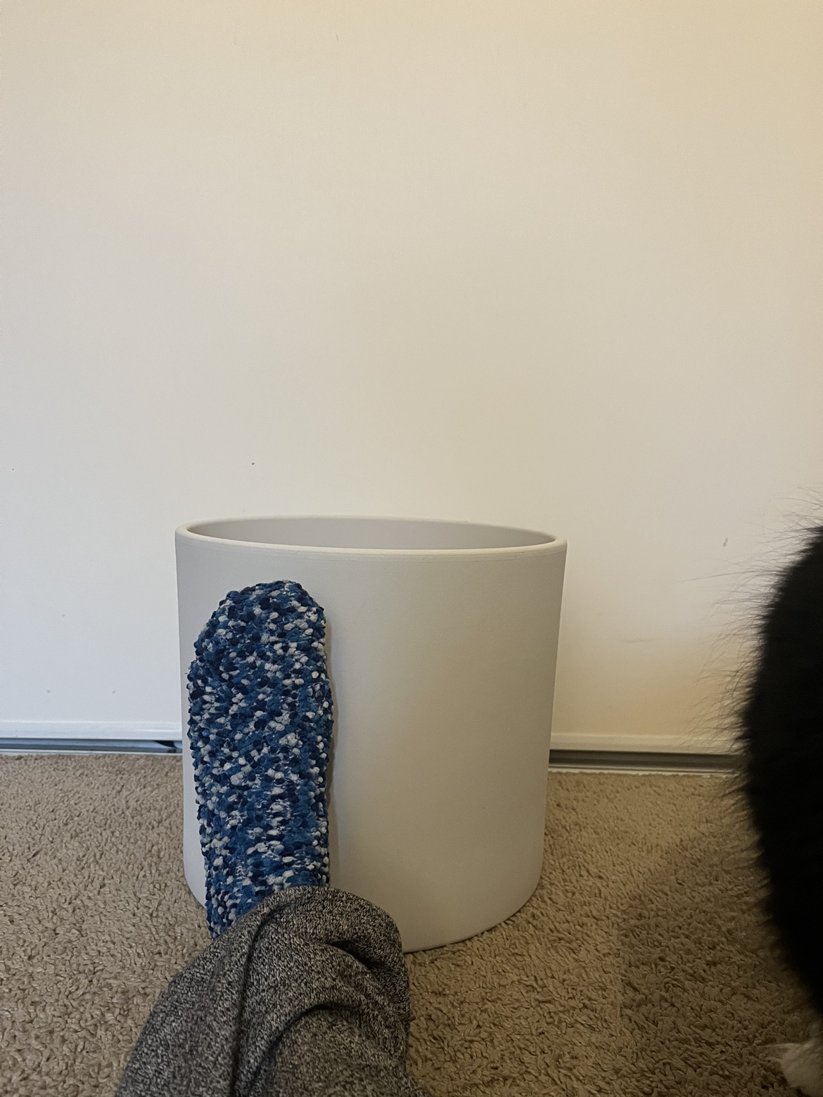 Large white plant cover pot - photo 3