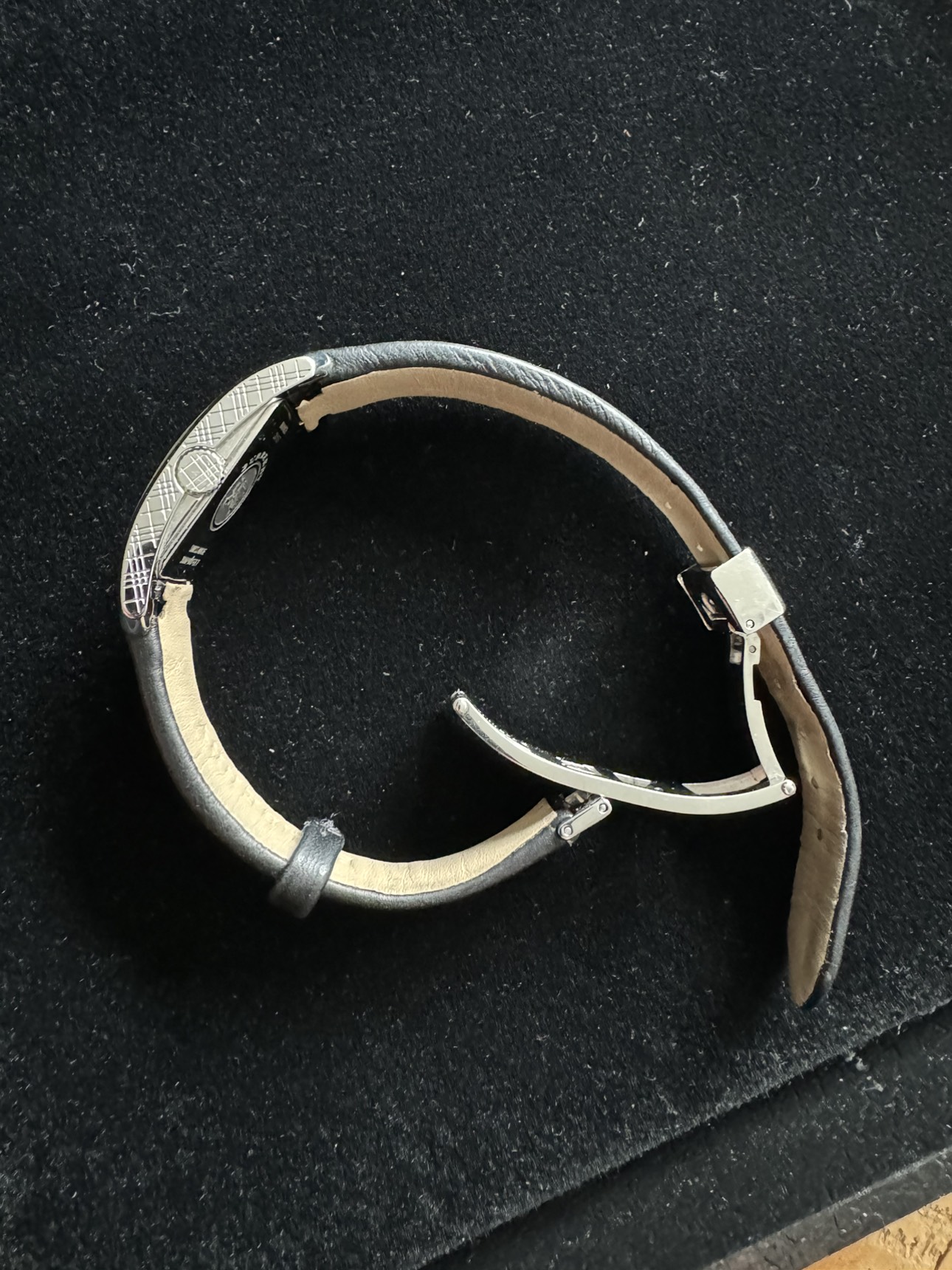 Women’s Burberry Watch image indicator(2)