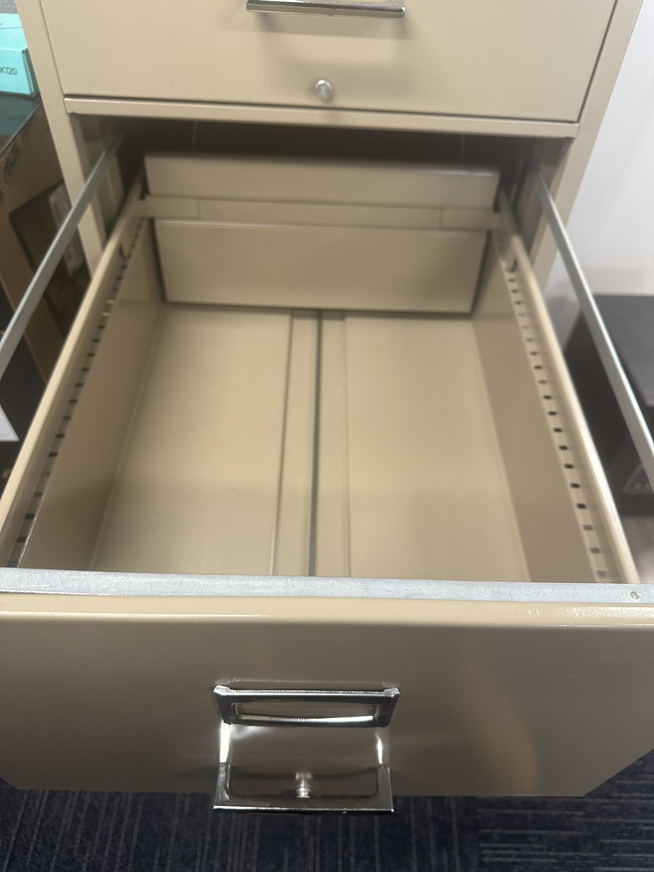 Filing Cabinet #freecycle - photo 2