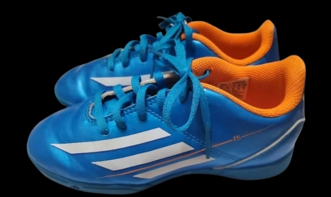 Adidas Soccer shoes kids size 12 indoor. image indicator(4)