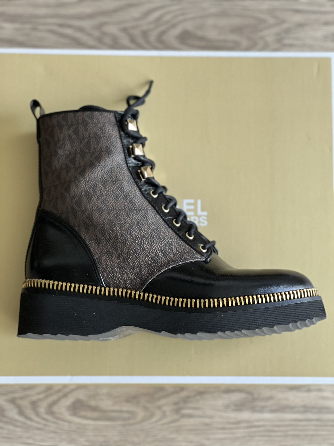 Michael Kors boots image indicator(2)