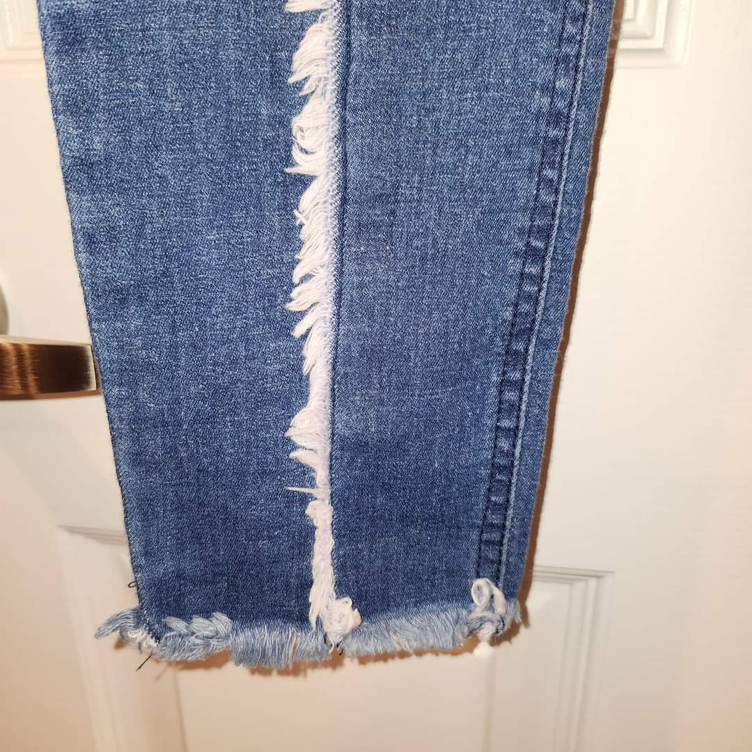 ZEZA B by HUE High Waist Frayed DENIM LEGGINGS # S image indicator(5)