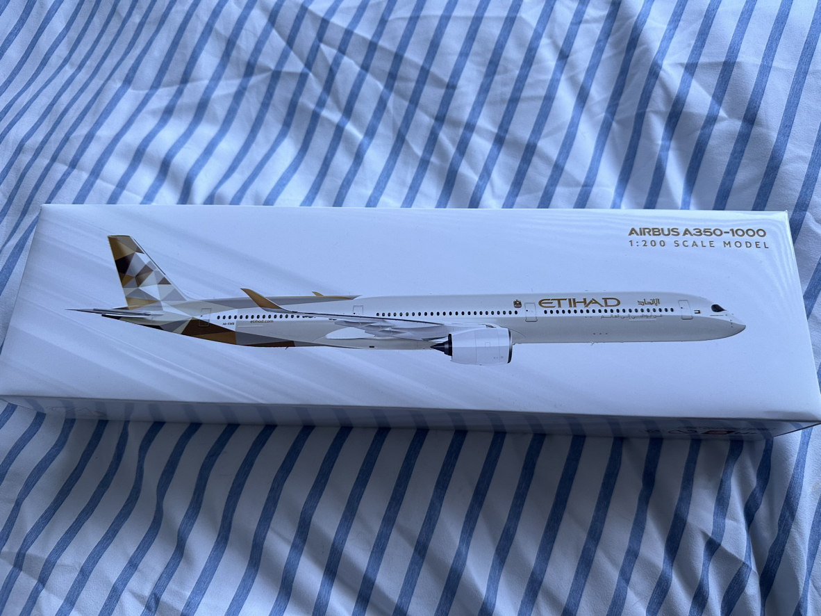 Etihad A350-1000 Home Model - 1:200 scale - photo 2