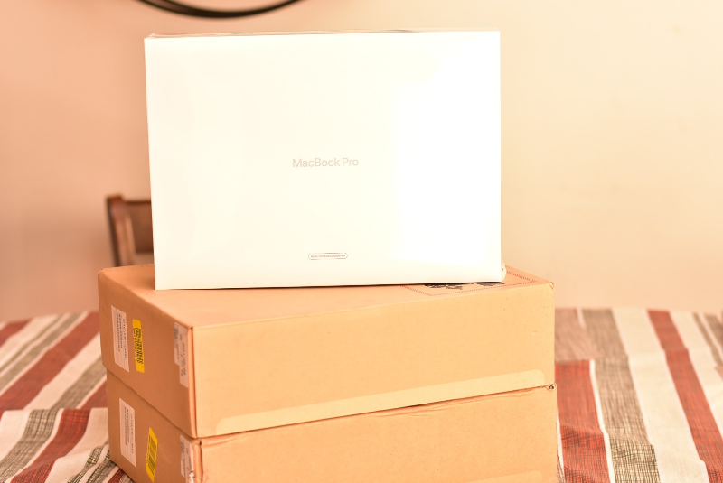 MacBook Pro (13-inch, 2020) 16G RAM 1TB SSD - New