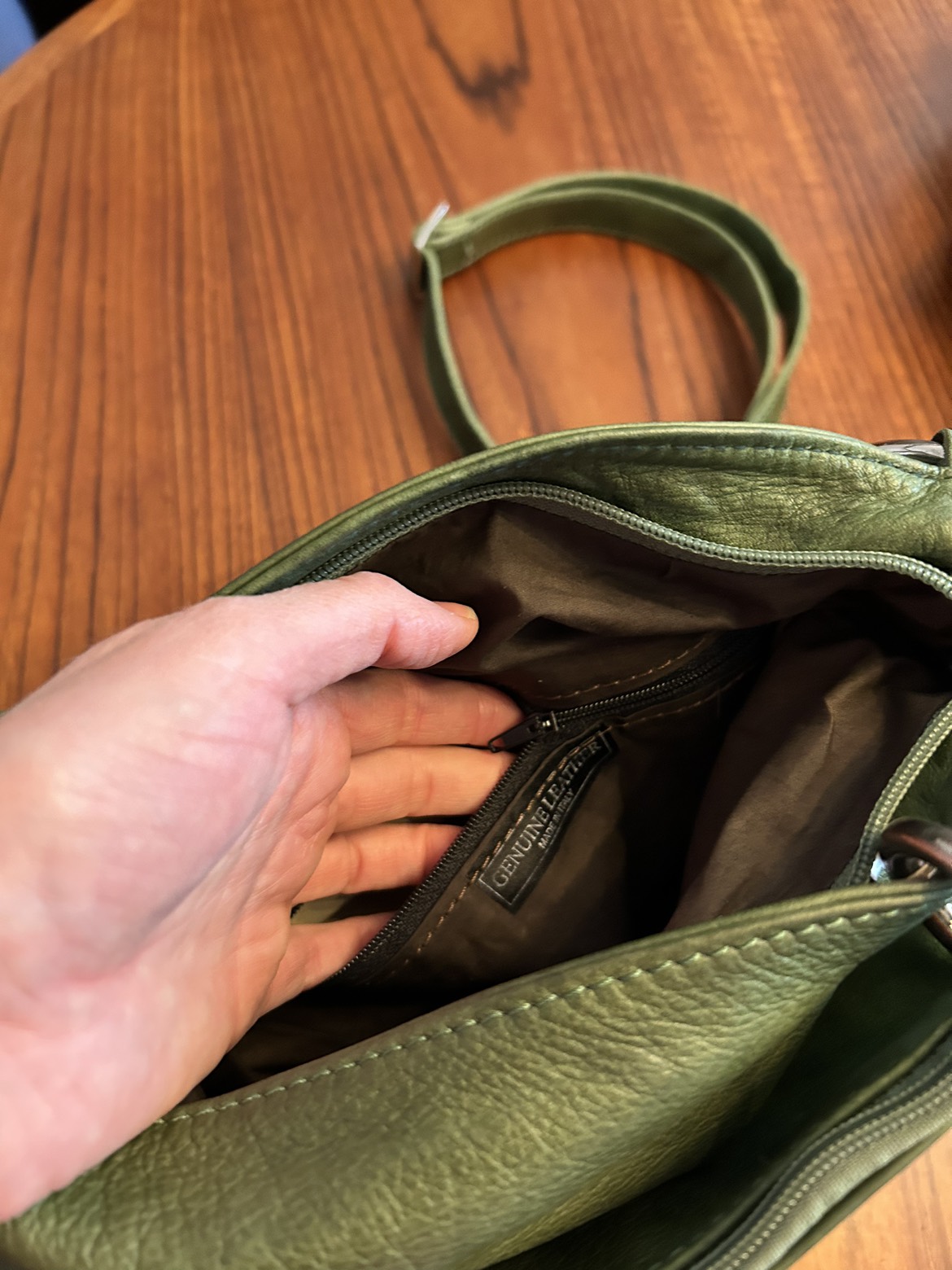 2 bags in 1! genuine Venetian leather image indicator(6)