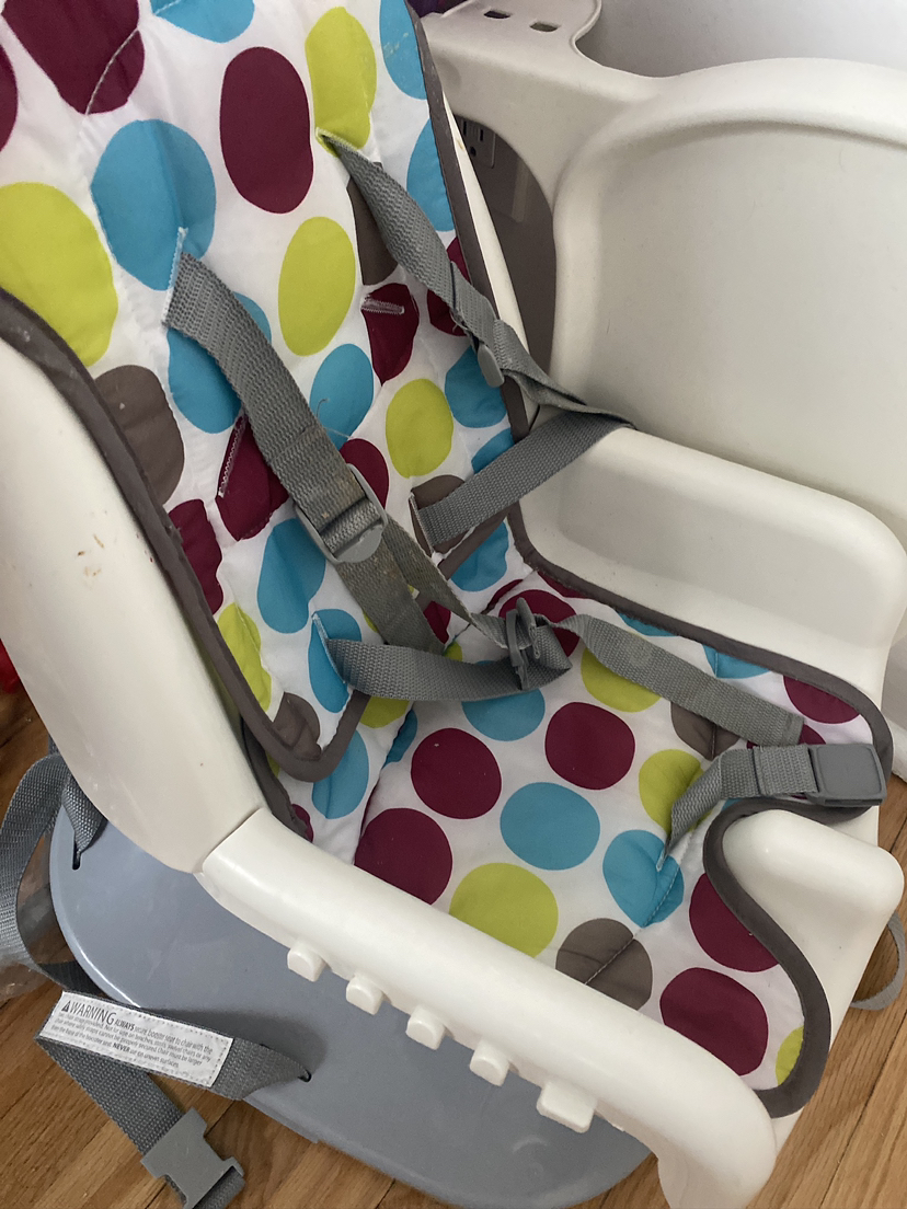 📦MOVING SALE 📦Baby feeding chair / high chair - attachable thumbnail