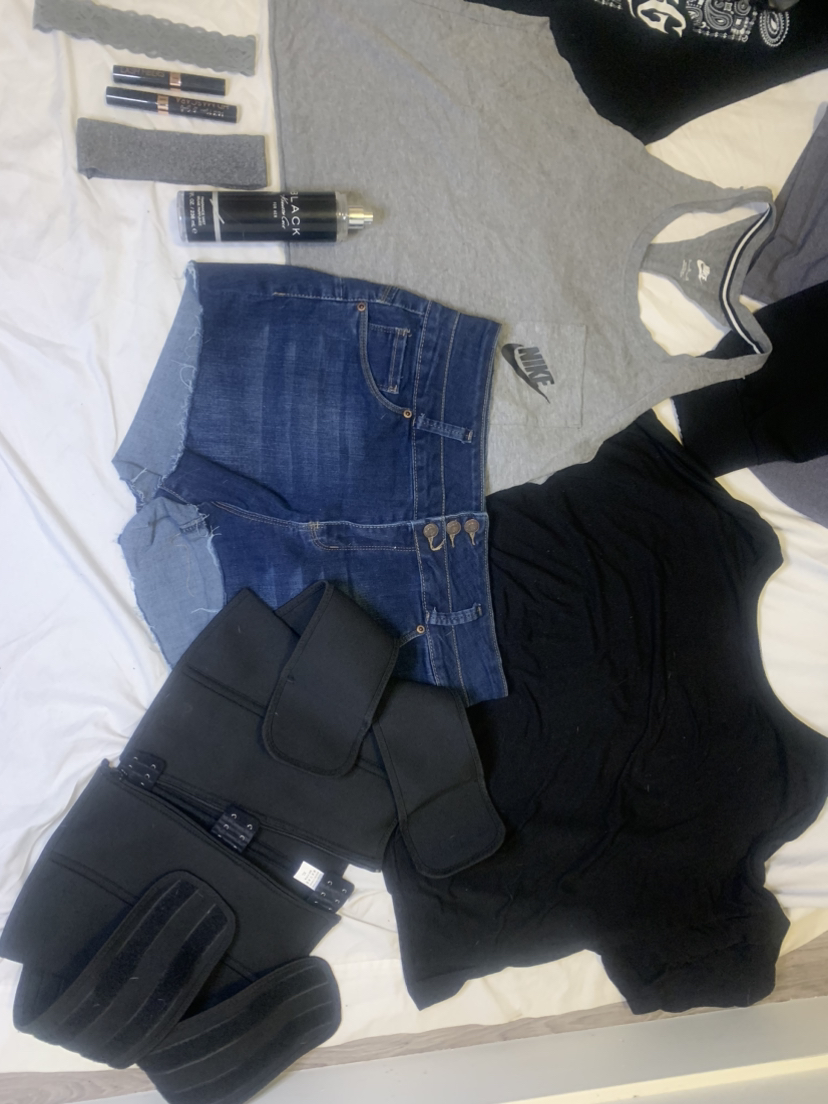 Black/grey lot woman’s XL with 20+ items for one low price image indicator(2)