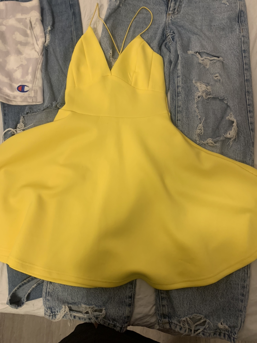 Orange an yellow lot XS-SM. 20+ items all for one low price image indicator(5)