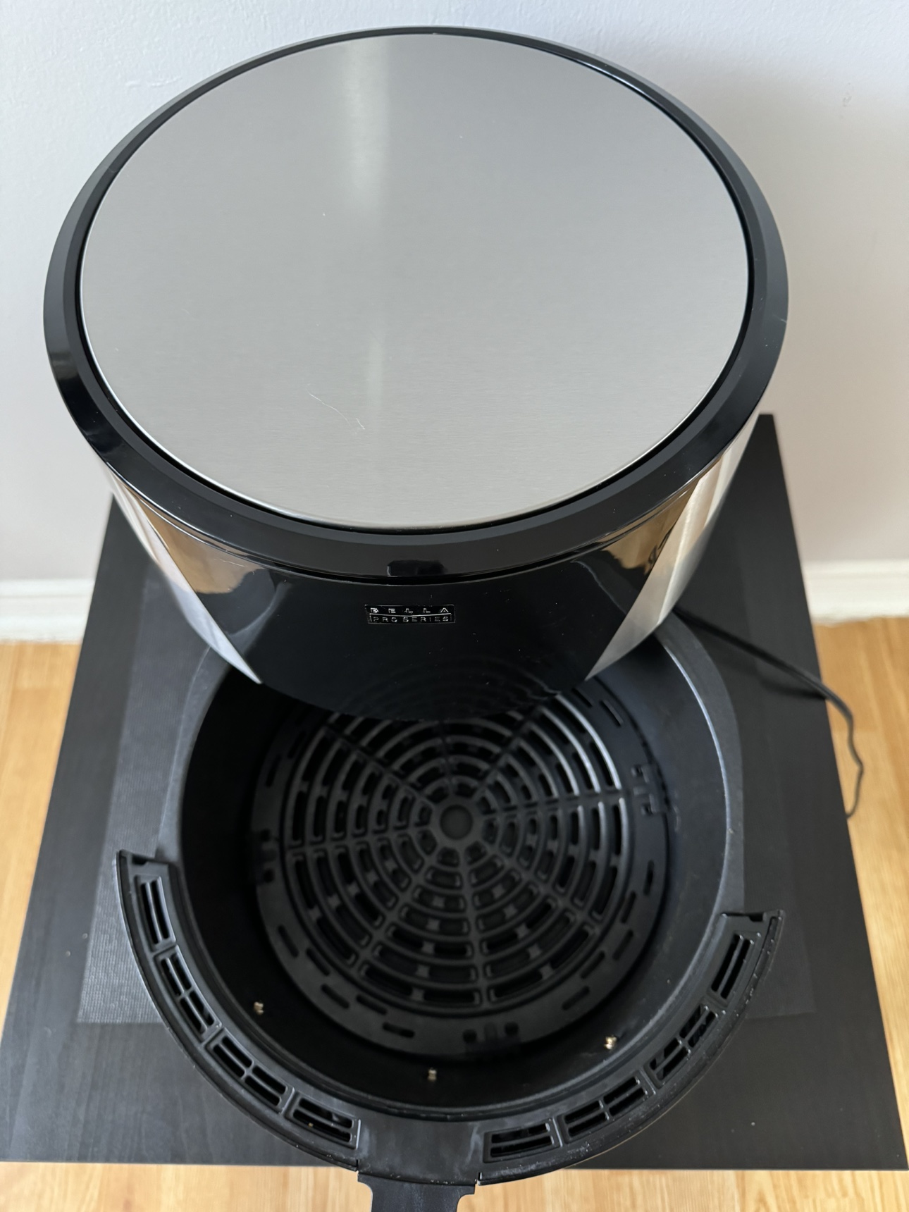 Moving Sale! - Bella Pro Series Air Fryer - photo 2