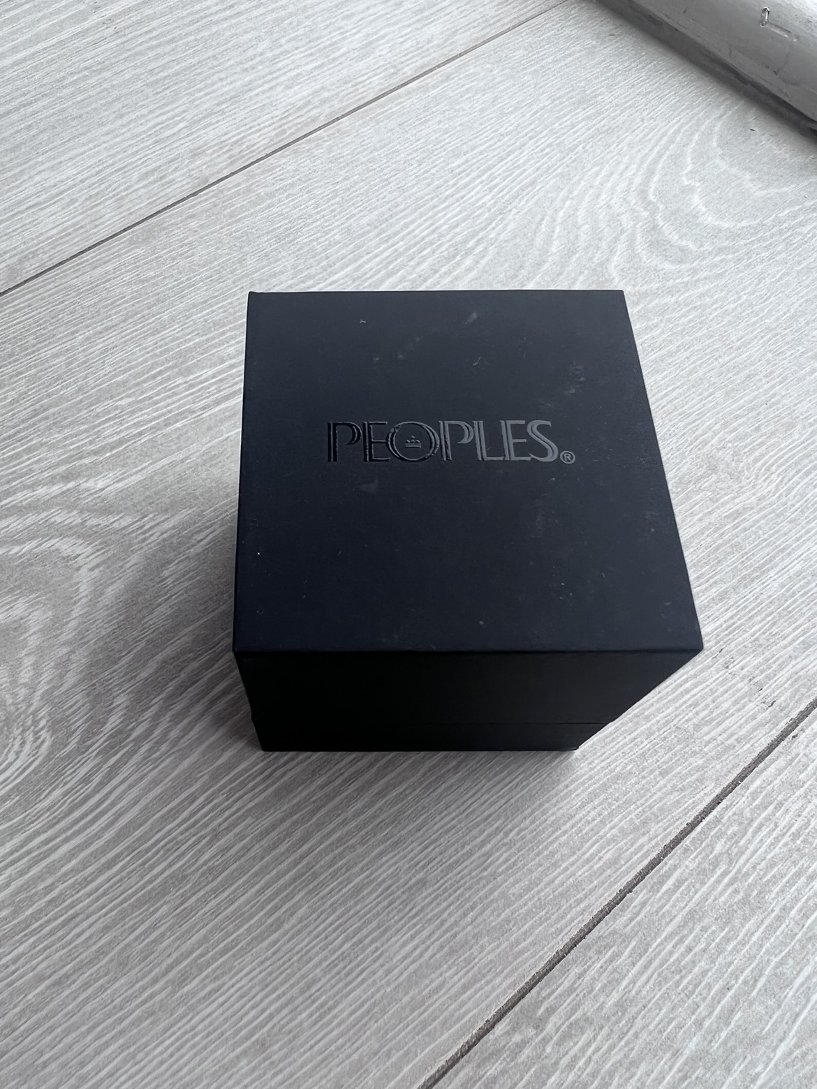 Free empty ring box thumbnail