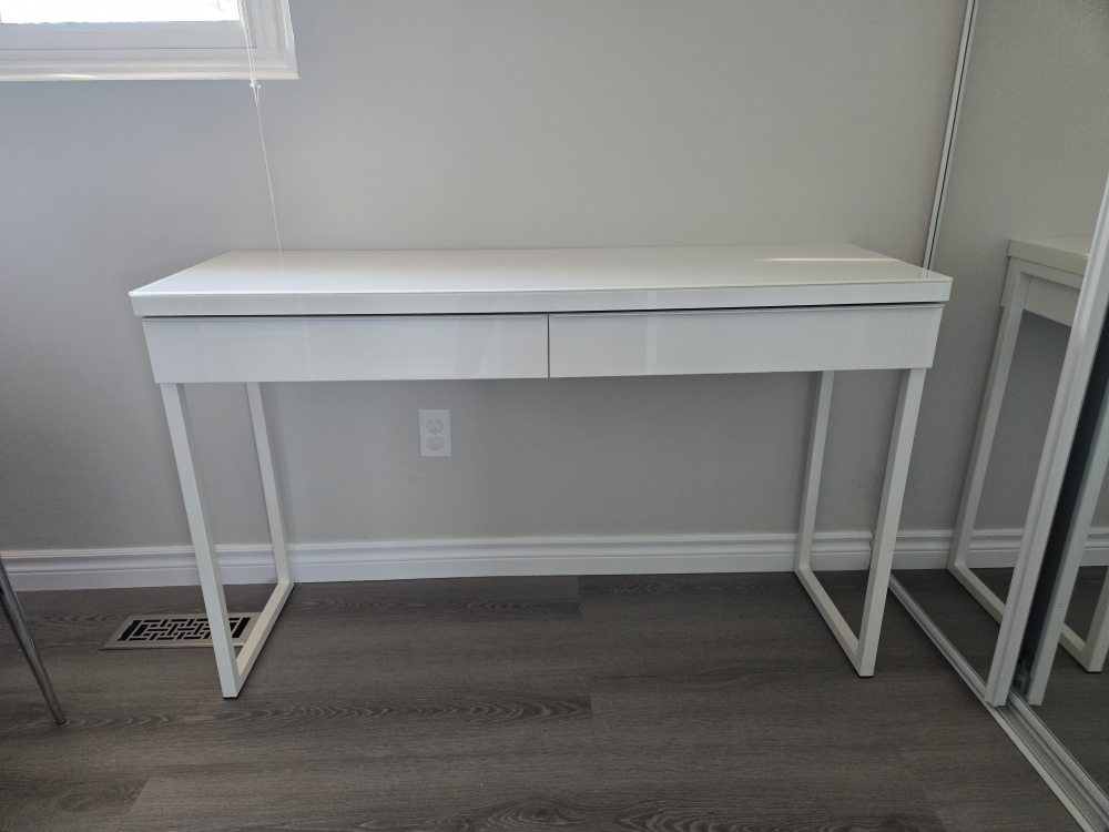 IKEA - Besta Desk LIKE NEW