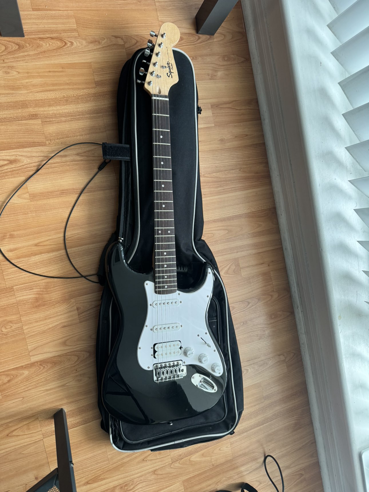 Squier by Fender bullet strat beginner electric guitar - photo 2