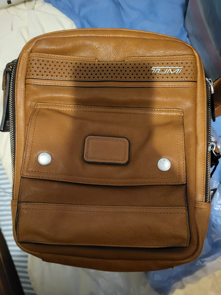 Tumi crossbody leather bag 🏈 <Unisex>