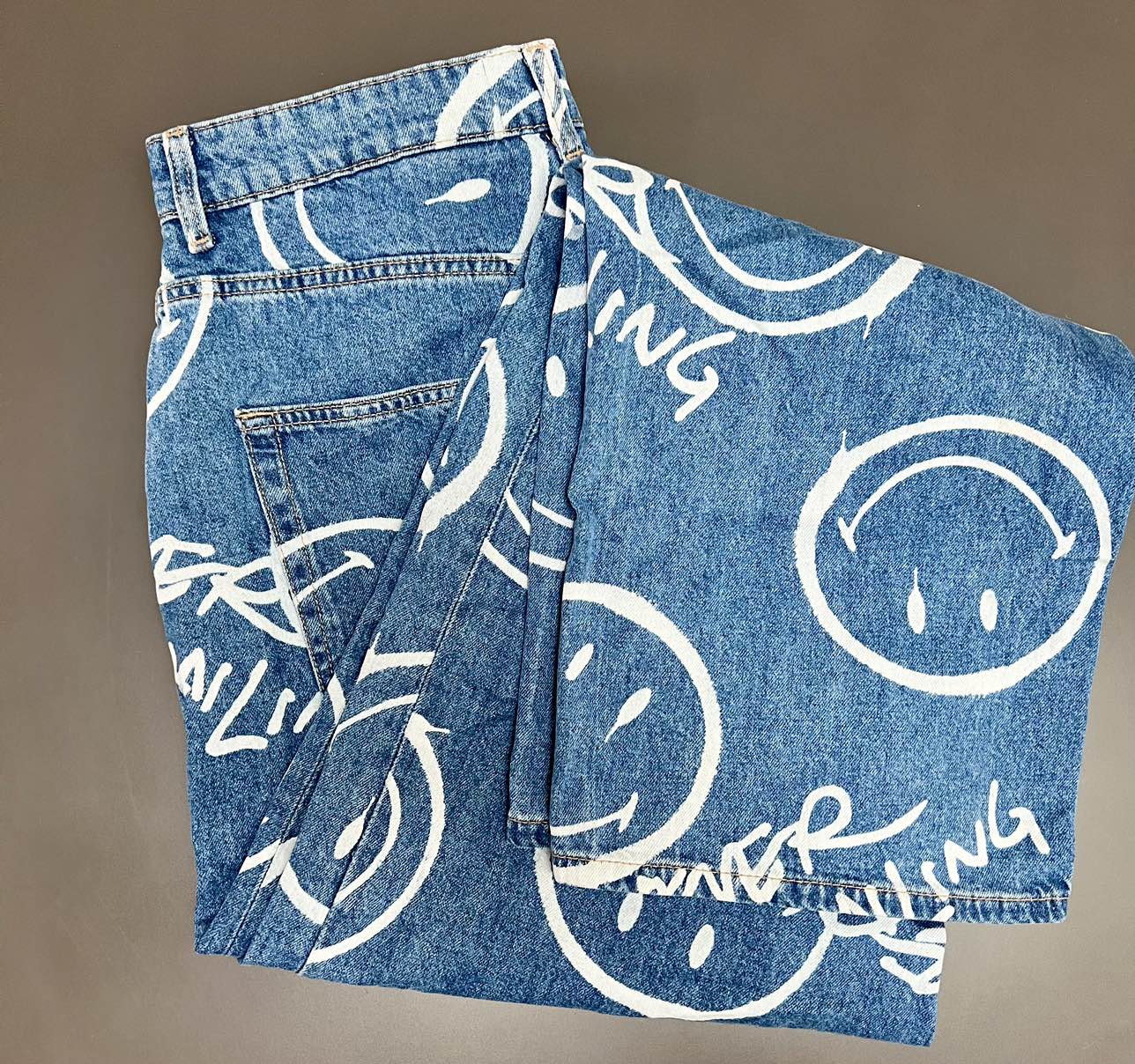 EUC H&M Smiley Jeans , Ladies Size 6 🥕 image indicator(7)