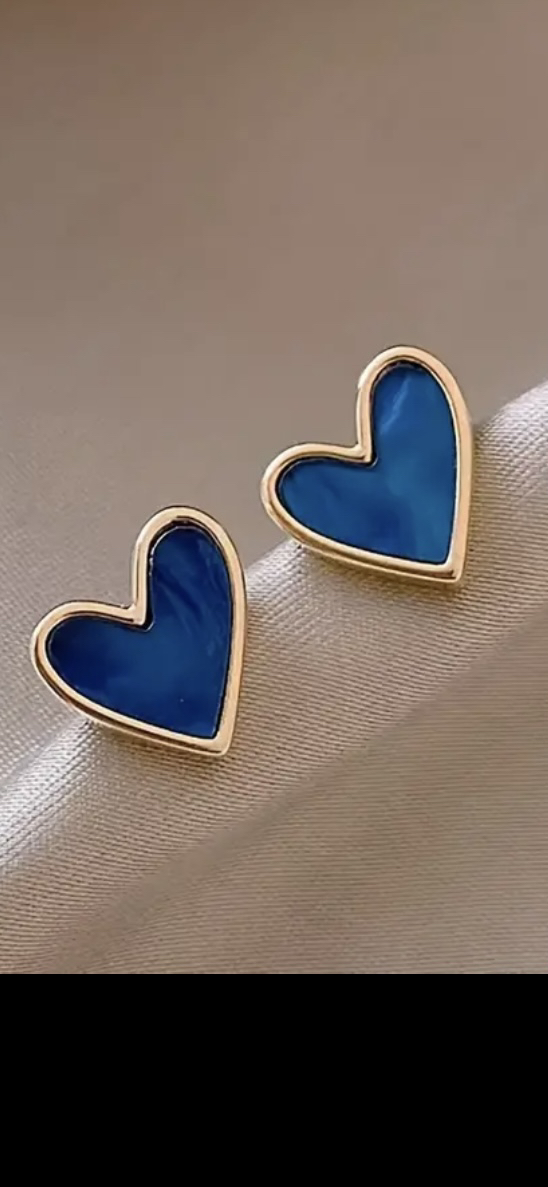 Heart-shaped navy blue stud earrings thumbnail