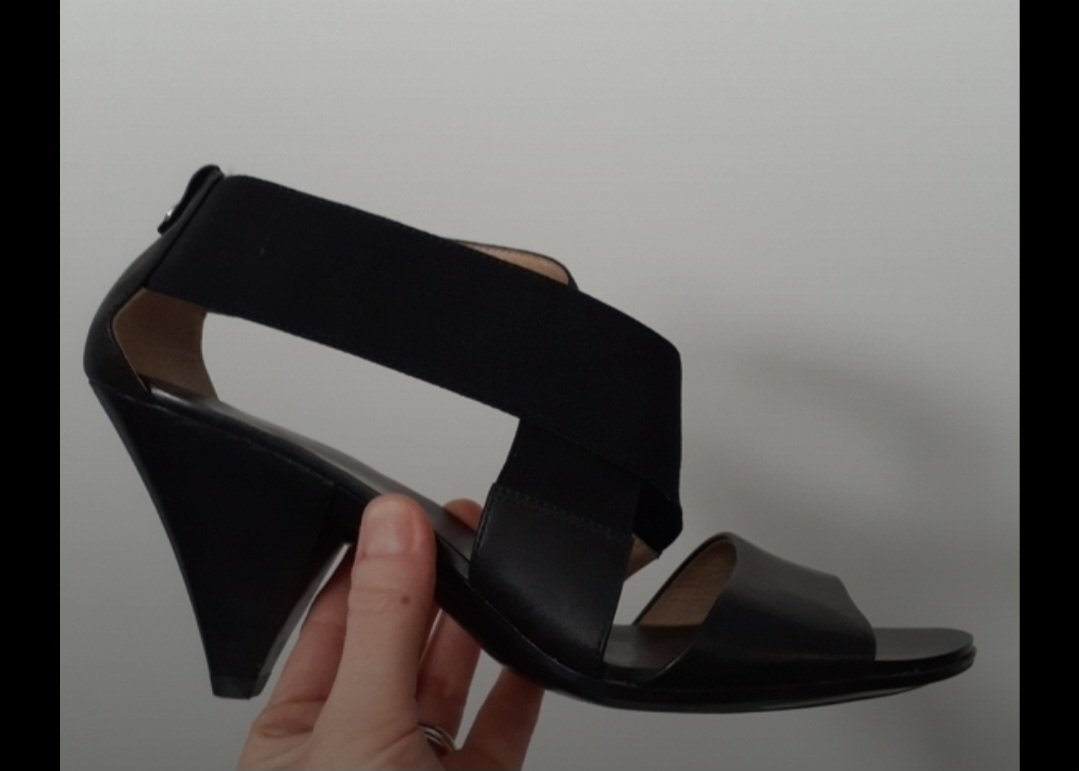 Size 9.5 Michael Kors Leather Sandal - photo 2