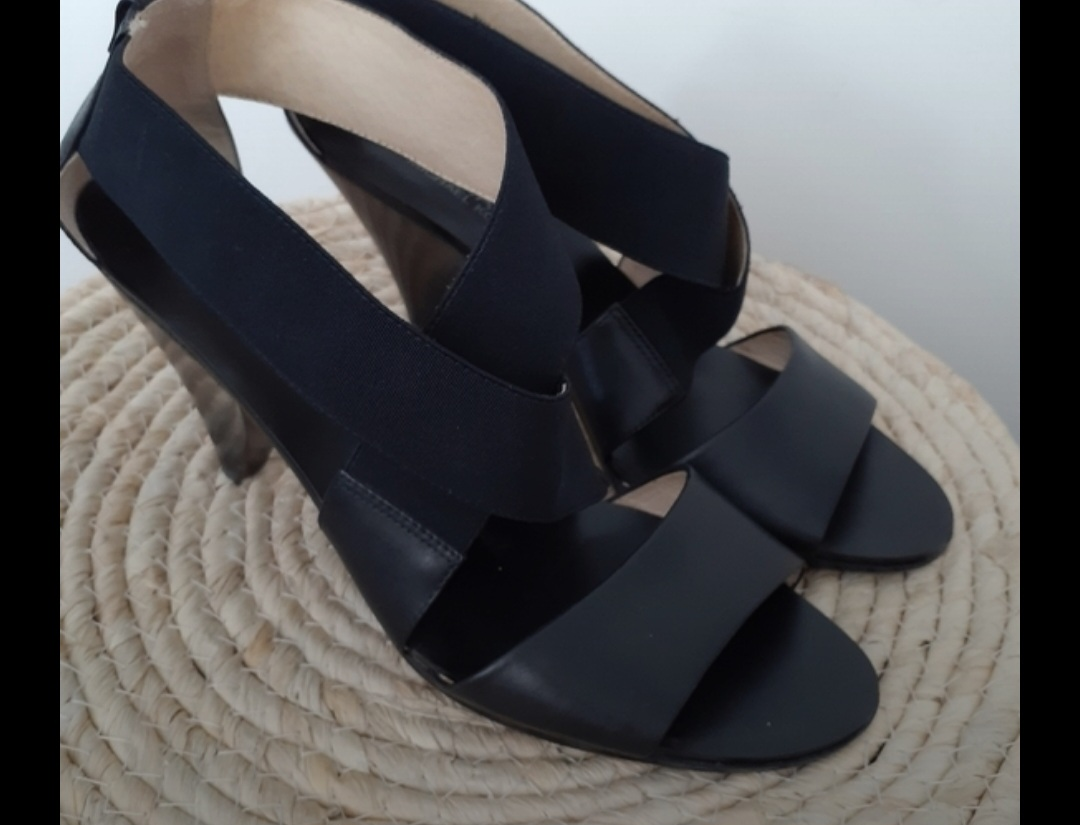 Size 9.5 Michael Kors Leather Sandal - photo 3