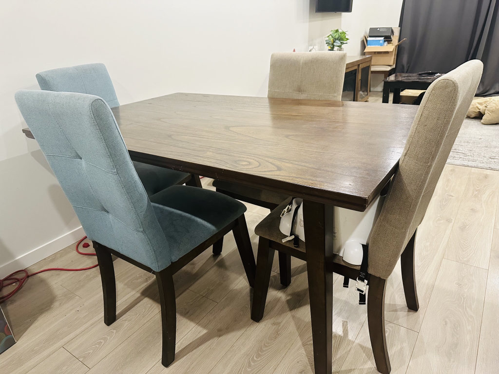 Dinning set - A table with four seats - photo 2
