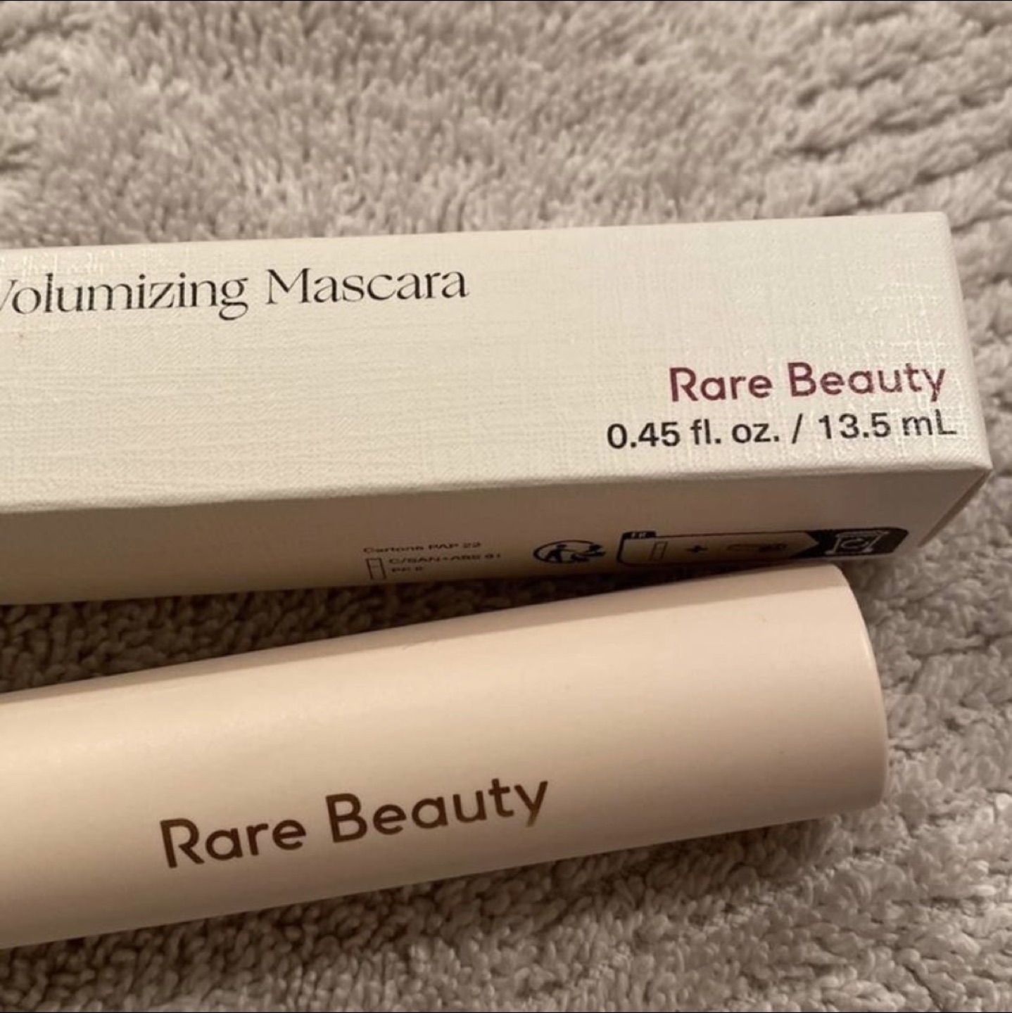 Rare Beauty Perfect Strokes Universal Volumizing Mascara New image indicator(2)