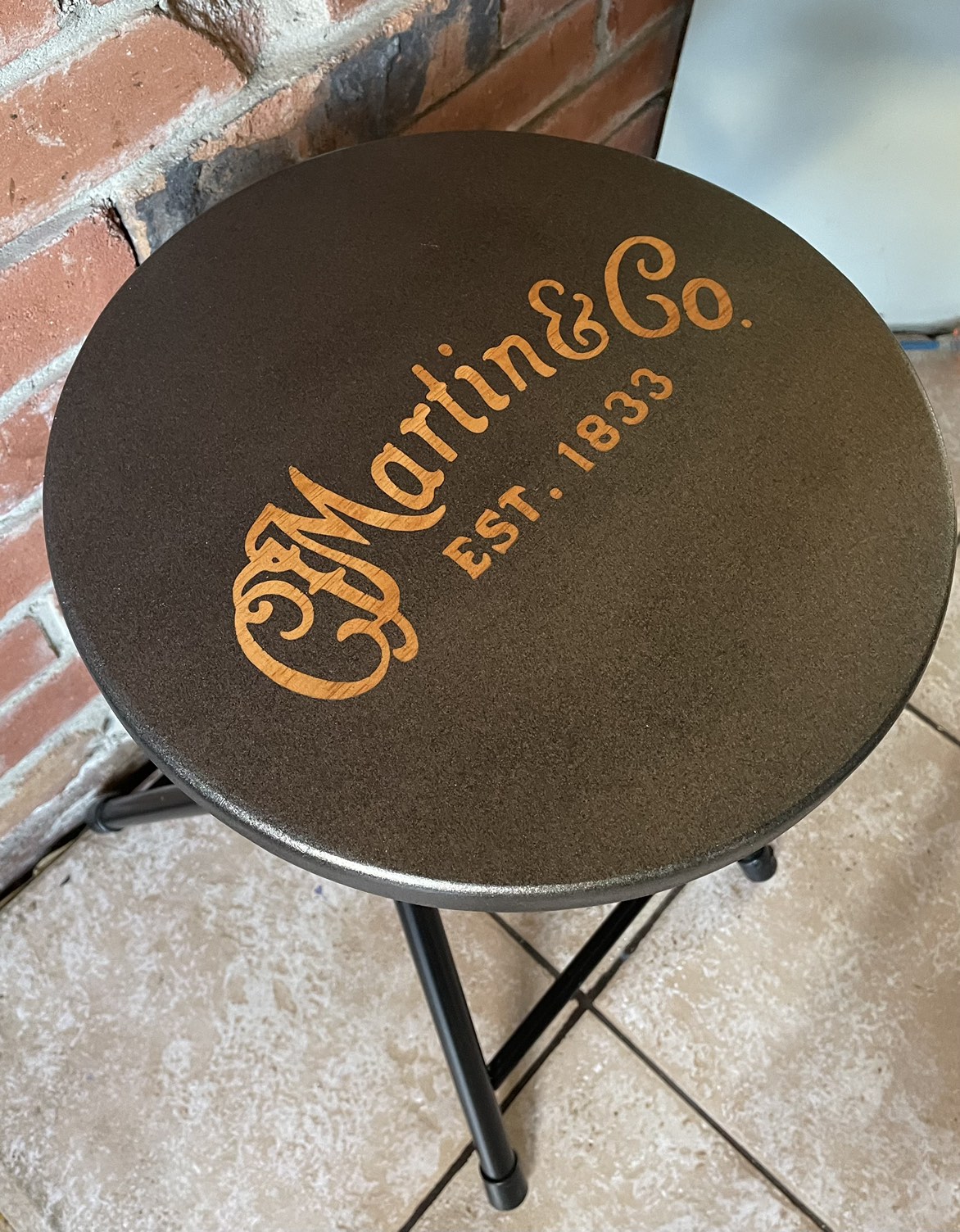 Portable guitar stool