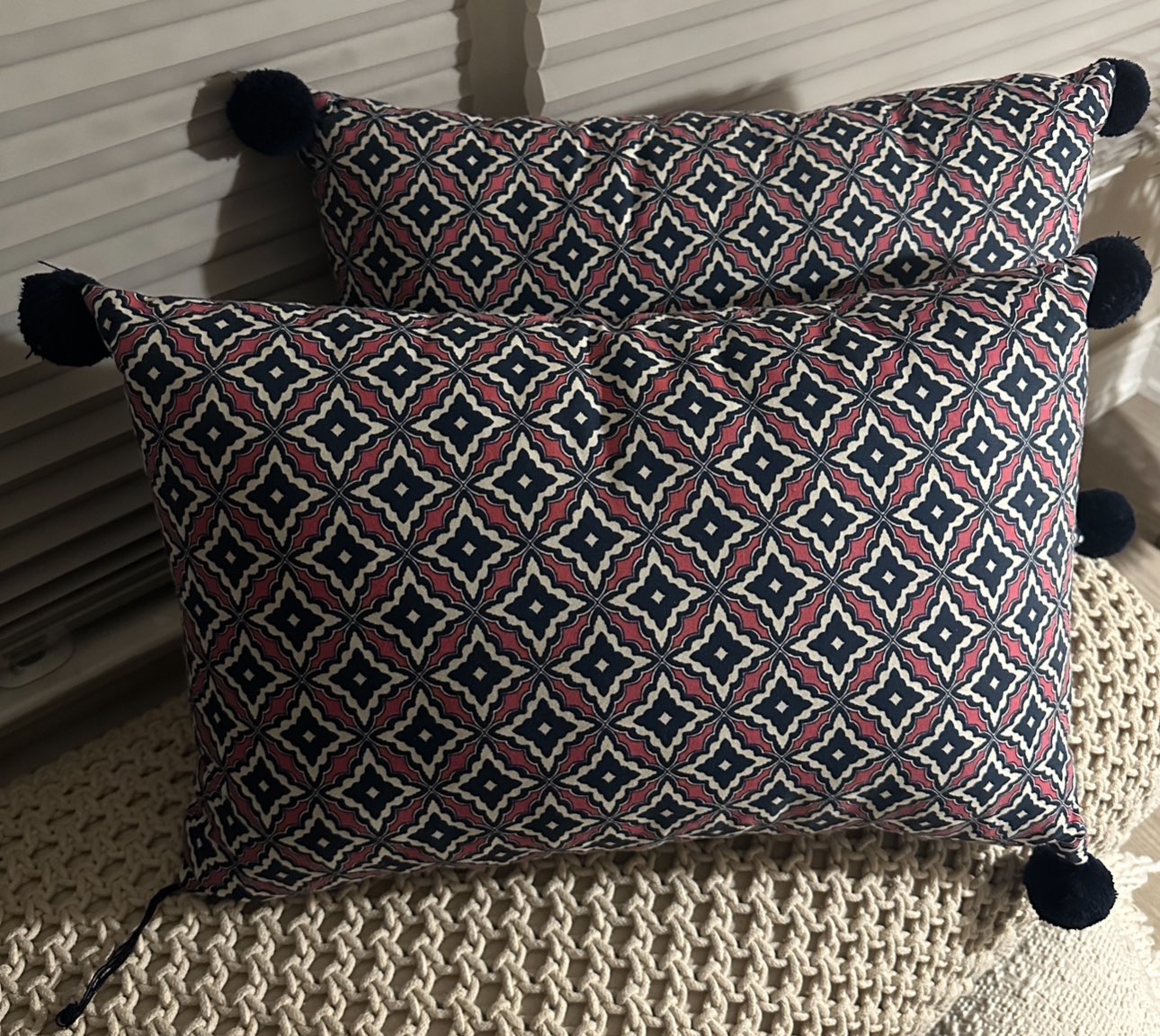 2 decorative pillows