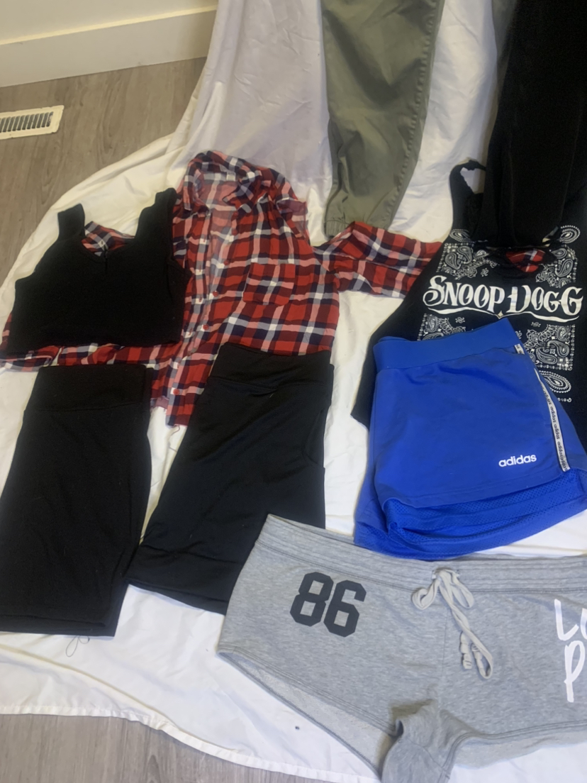 Black/grey lot woman’s XL with 20+ items for one low price image indicator(3)