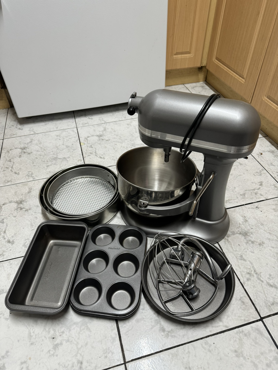 Electric stand mixer