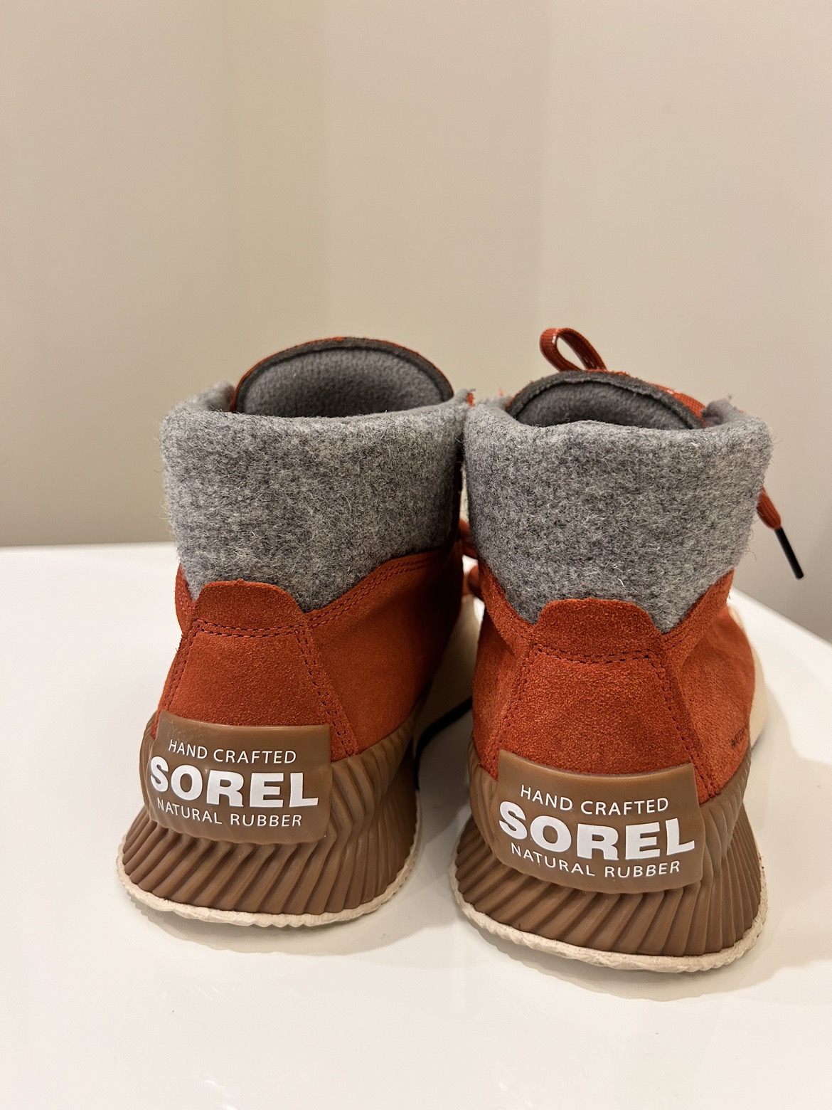 Sorel 7.5 women’s red winter shoes - photo 3