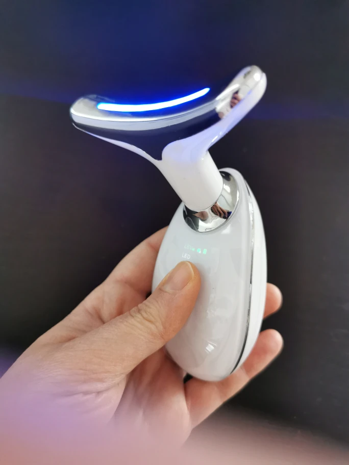 NEW - Wrinkle Reducing Instrument with Light Therapy 💡 image indicator(5)