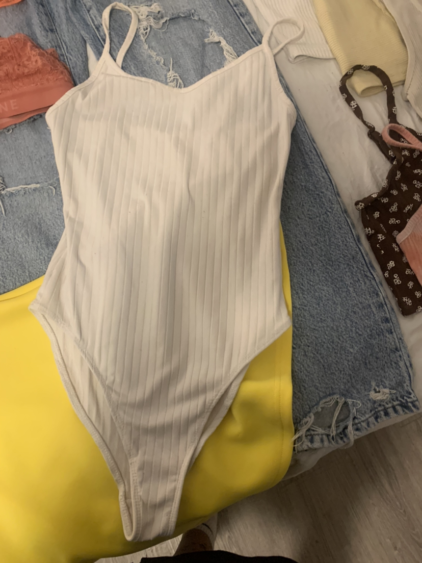 Orange an yellow lot XS-SM. 20+ items all for one low price image indicator(3)