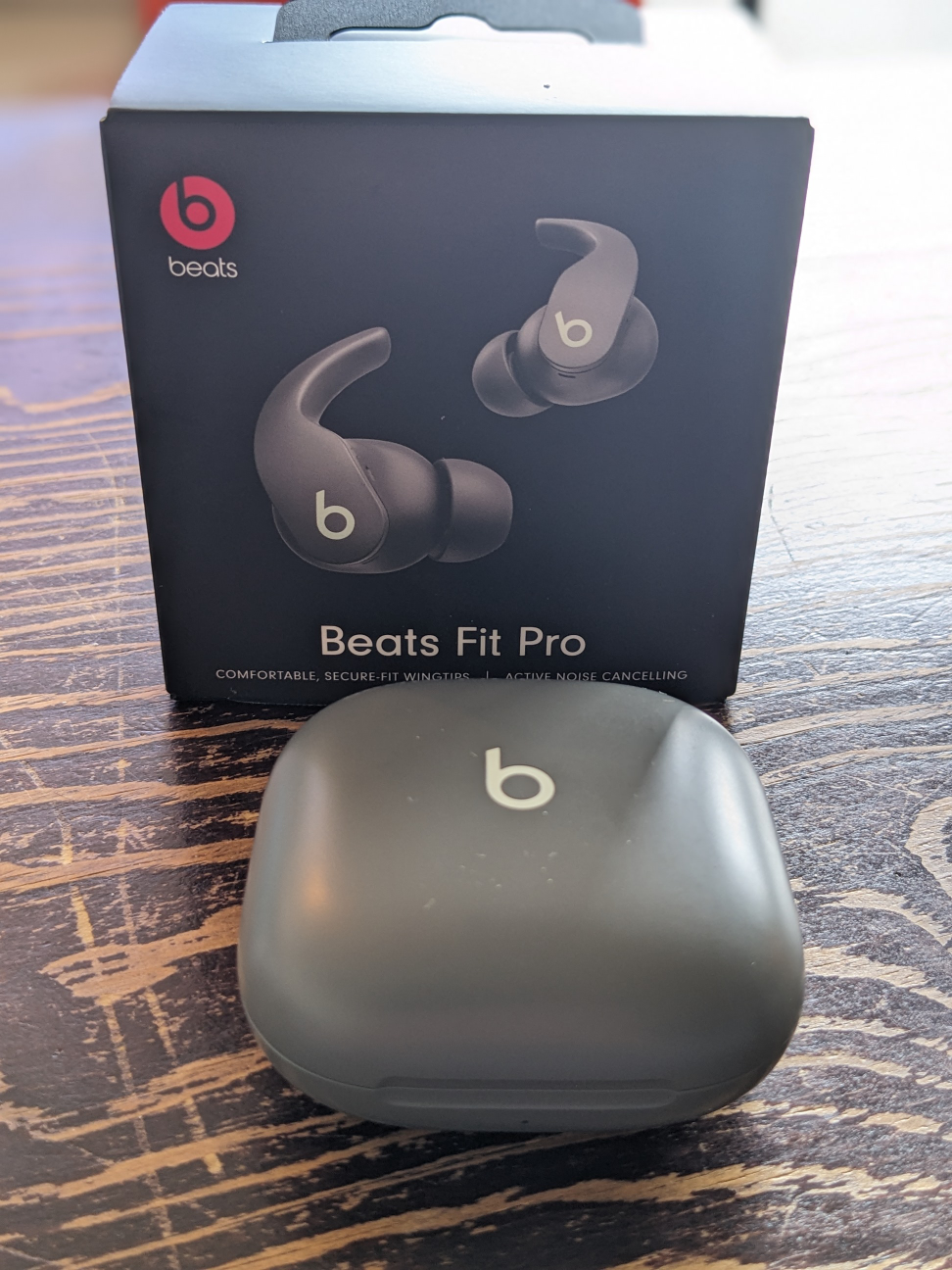Beats Fit Pro's - Mint Green / Grey + protective case thumbnail