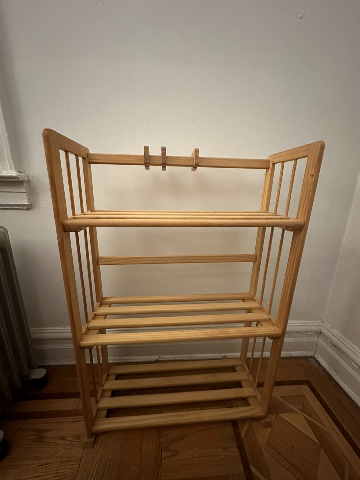 Wooden 3 tier shelf 🥕