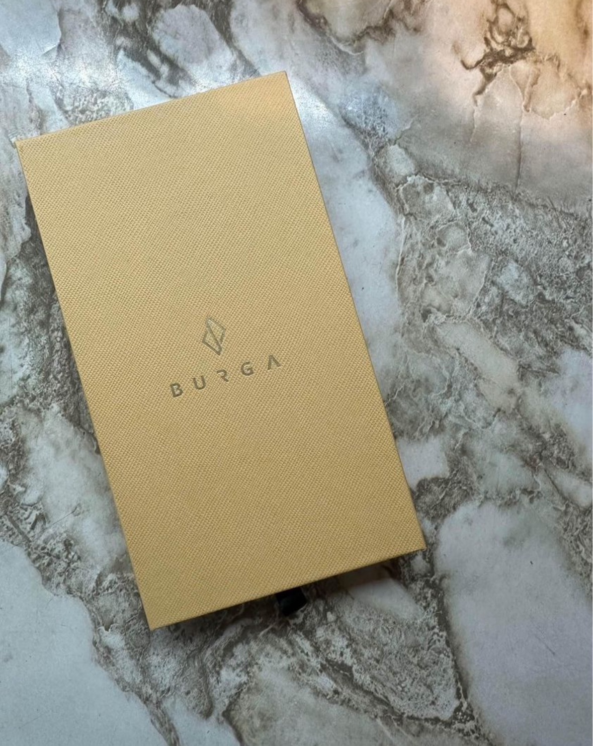 BURGA MagSafe iPhone 14 Pro Case image indicator(6)