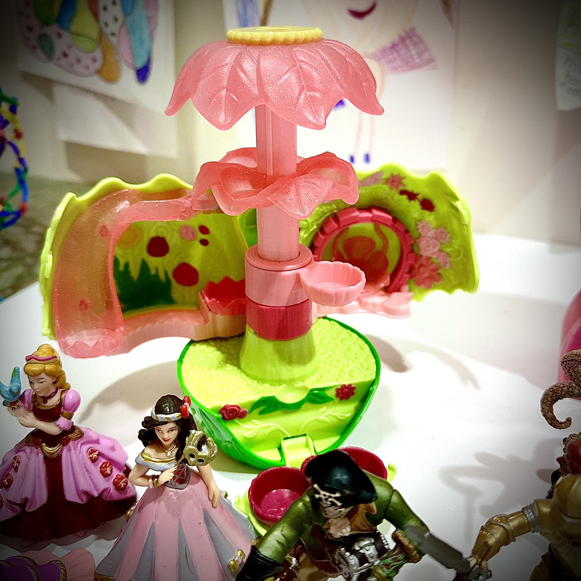 Large collection of Figurines, LOL Dolls, Polly Pocket - photo 5