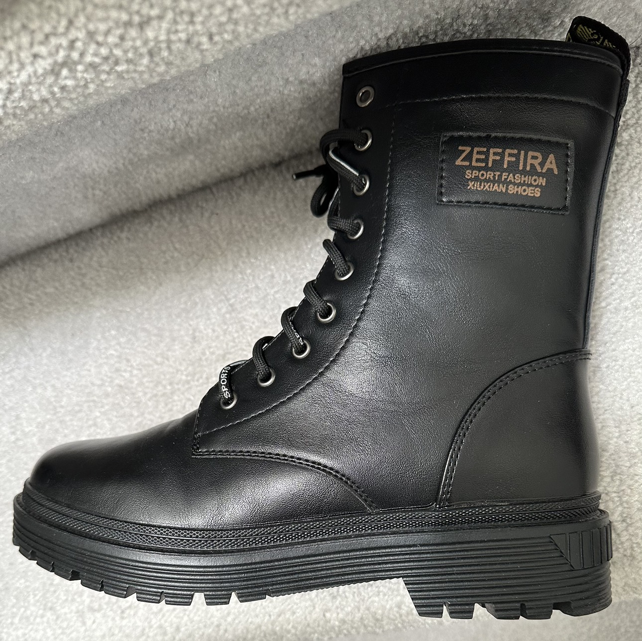 Ladies Black Leather Winter/Snow Boots image indicator(5)