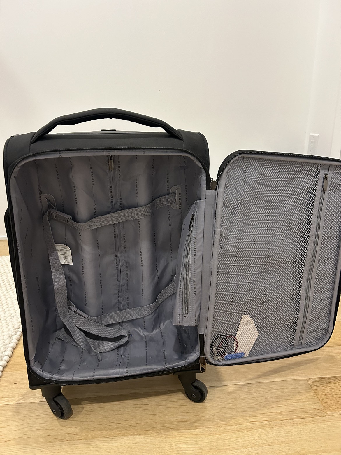 Carry on suitcase image indicator(2)