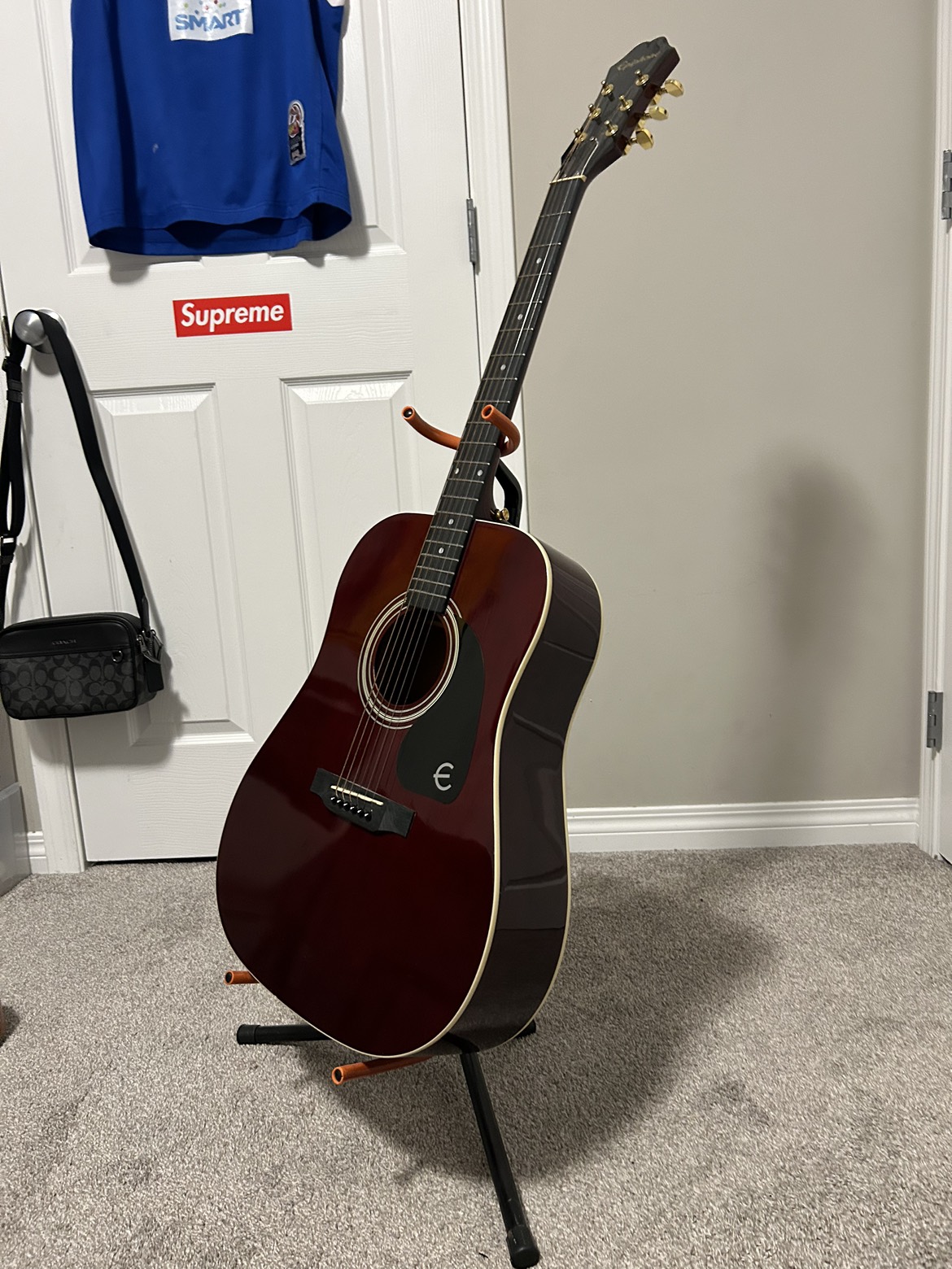 Epiphone beginner entry guitar - photo 2