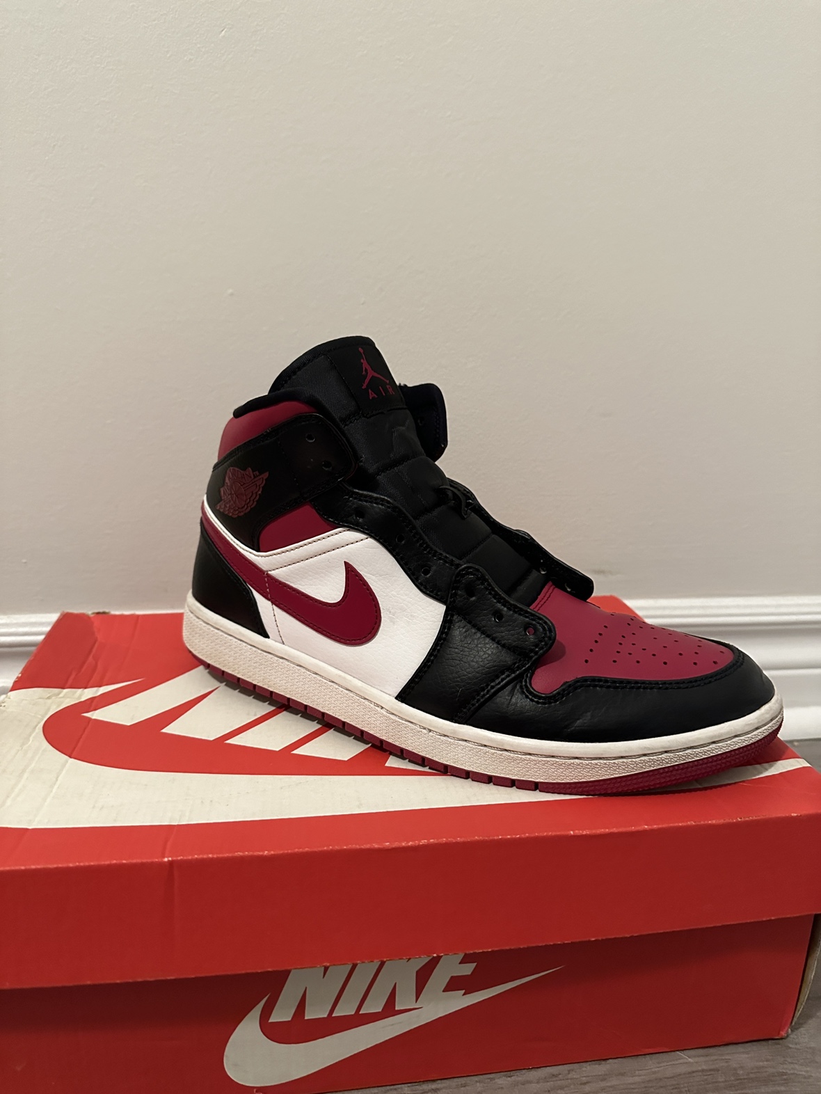 Used Jordan 1 mid - photo 3