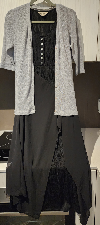 Dress Size S and Cardigan Size M/L image indicator(2)