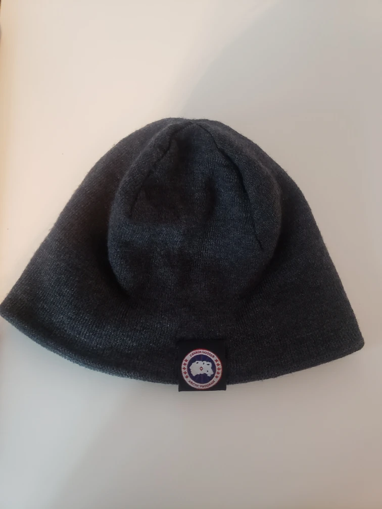 Canada Goose grey tuque thumbnail