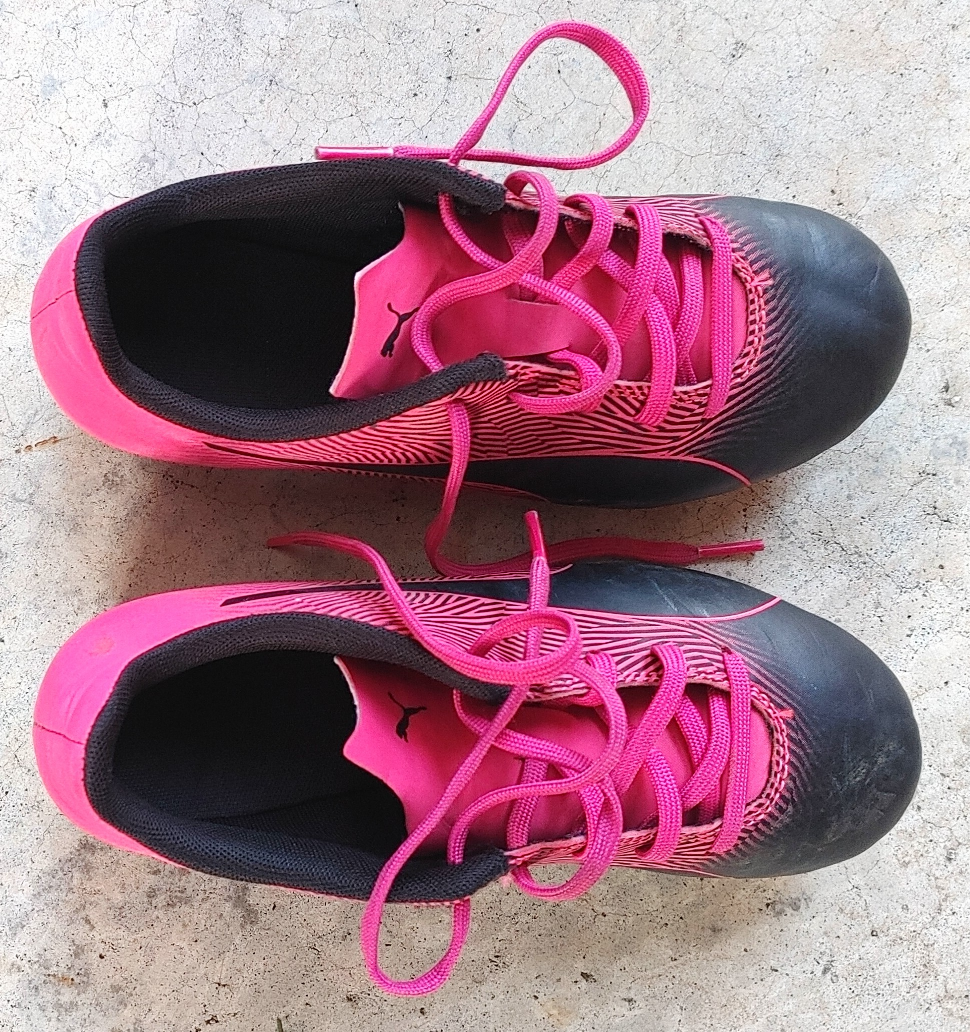 Soccer cleats image indicator(2)