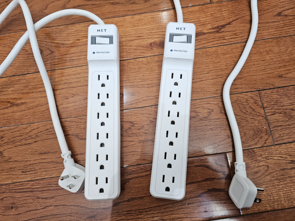 2 NXT 6-plug extension cord