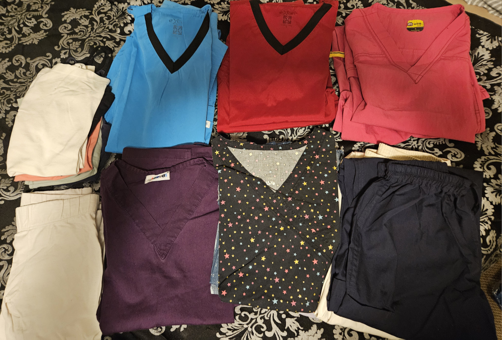 FREE scrubs, sleeveless and leggings - photo 2