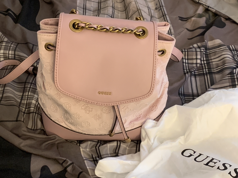 Guess purse image indicator(2)