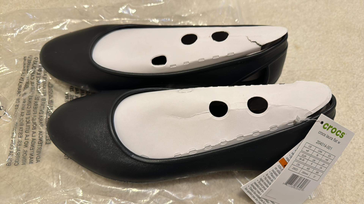 Brand new size 8 women’s crocs image indicator(2)