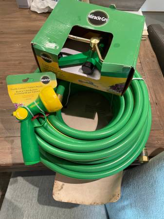 Miracle-Gro 100' Hose, Sprayer and Sprinkler Bundle thumbnail
