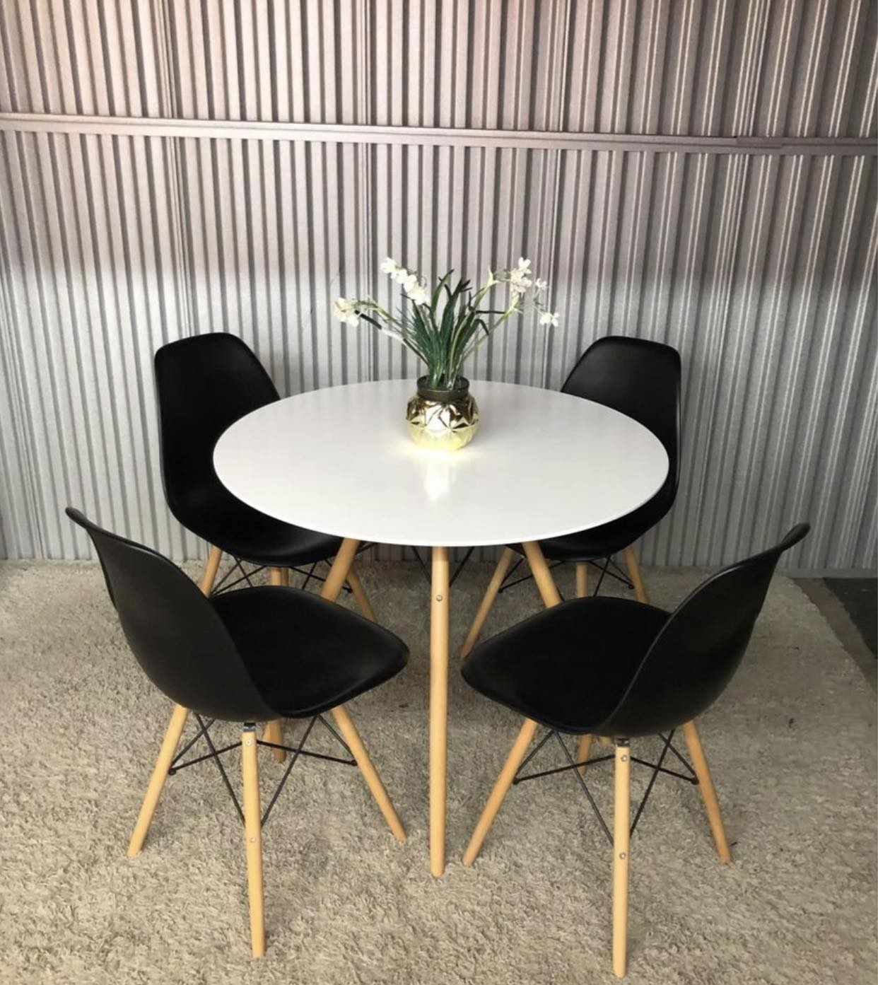 Round Dining Table + 4 Chairs🥕